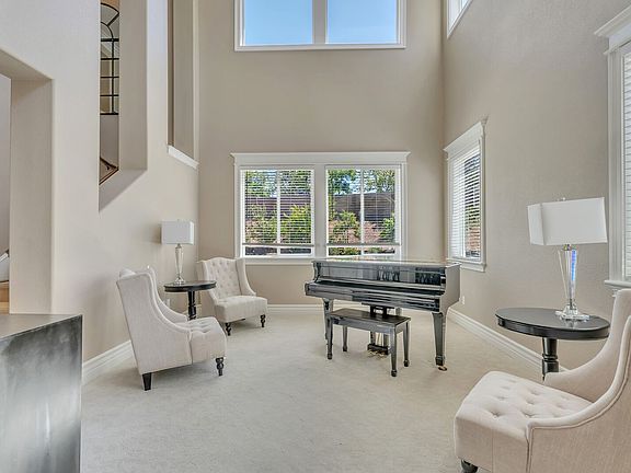 2nd image of 225 Sagemoor Ct