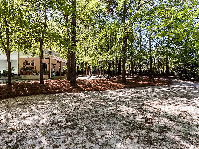 202 Castlebury Dr — Photo 5