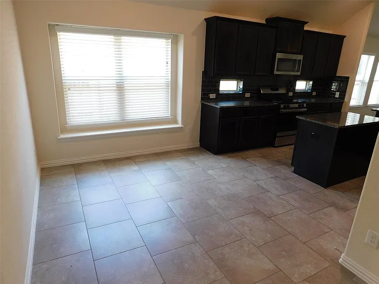 3636 Bainbridge St — Photo 6