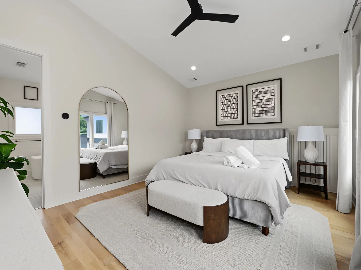 5 bed, 4.5 bath, 2713 sqft, $10,000 — Photo 4