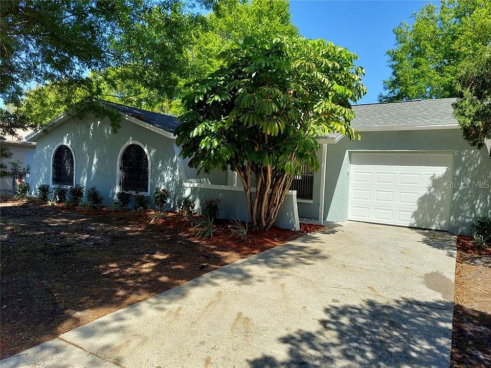 1st image of 8864 Oak Cir
