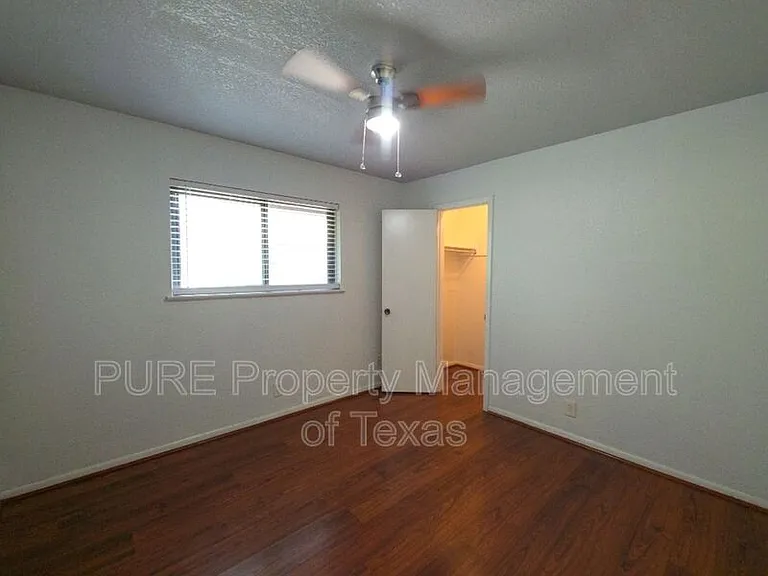 3000 Lakeside Dr — Photo 37