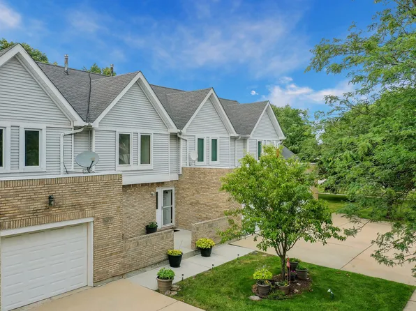 9402 Lindsay St, Orland Hills, IL 60487
