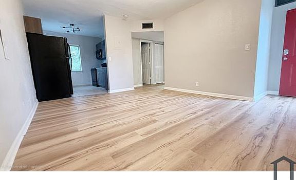 3rd image of 360 NW 8th St APT 8