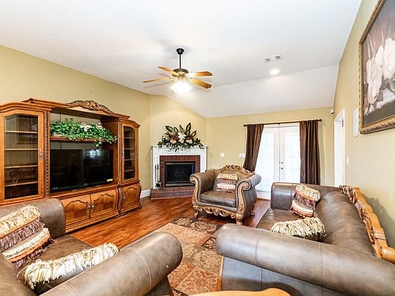 4th image of 109 Barrondale Ct