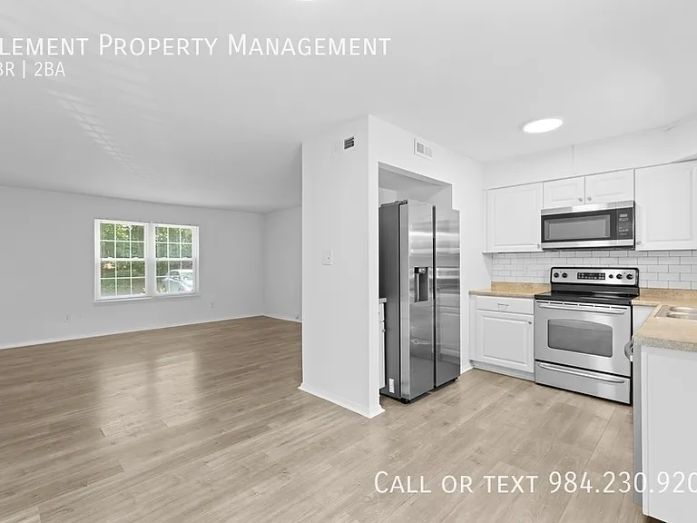 1208 Manassas Ct #A — Photo 8