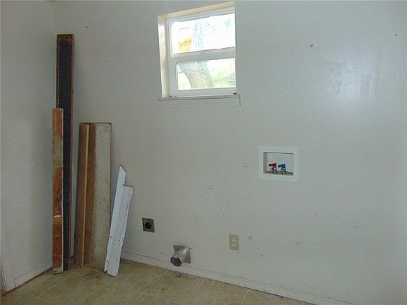 5th image of 730 N Louisa Ave #Single