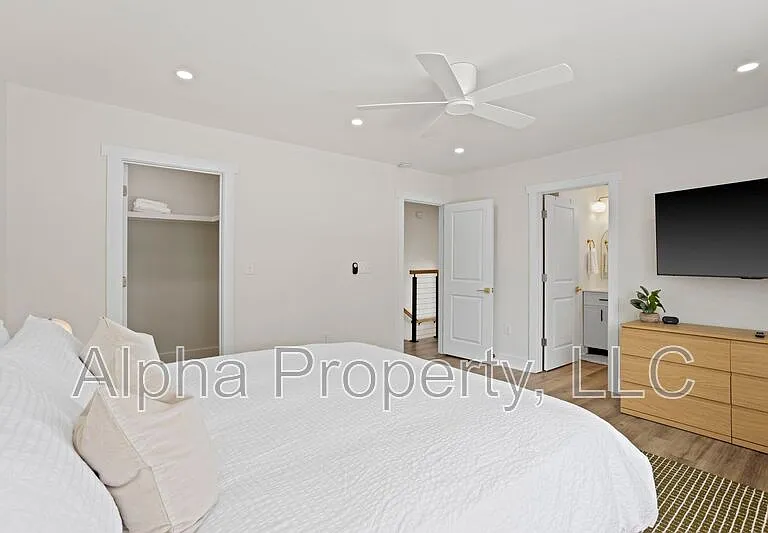 5 McDade St #B — Photo 17