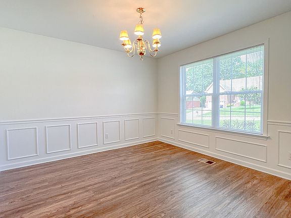 3rd image of 5008 Mary Ellen Cir