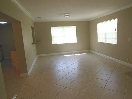 5th image of 642 Lindell Blvd