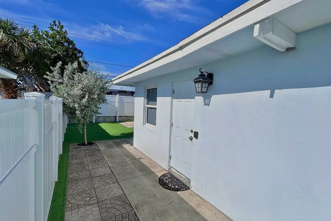 Studio, 290 sqft, $1,350 — Photo 4