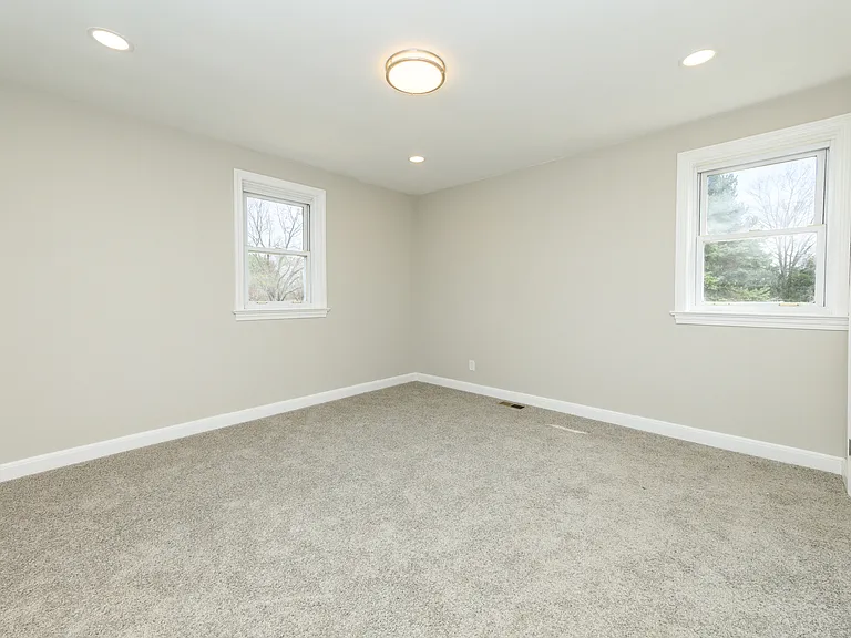 1050 S Keim St — Photo 21
