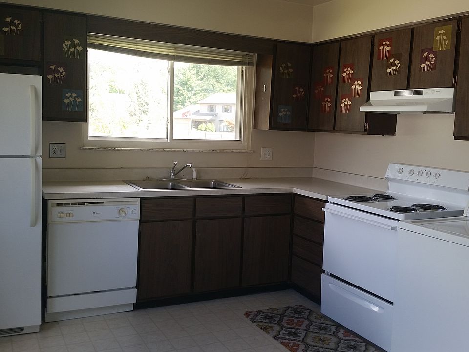 Eat-in Kitchen, with laundry