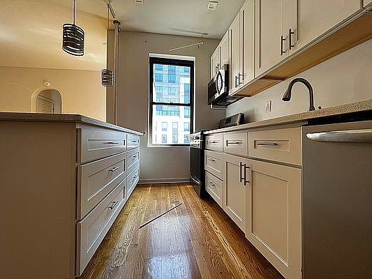 3rd image of 436 Eastern Pkwy #6H