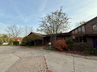 16474 Fifteen Mile Rd, Fraser, MI 48026