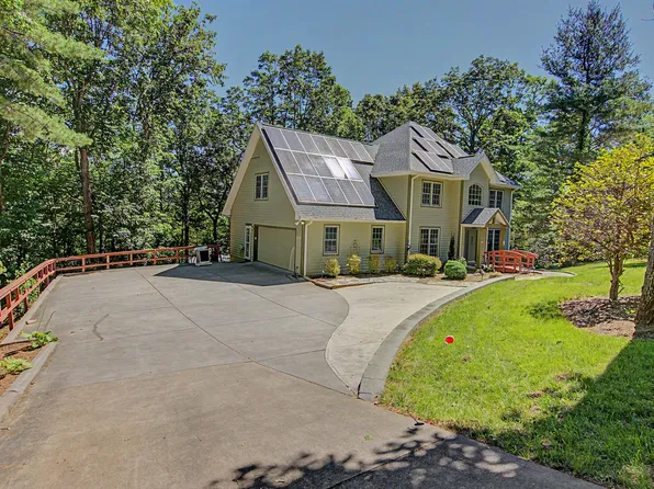 35 Windsong Dr, Fairview, NC 28730