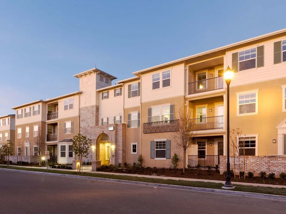 Coventry Court Luxury Senior apartments community photo