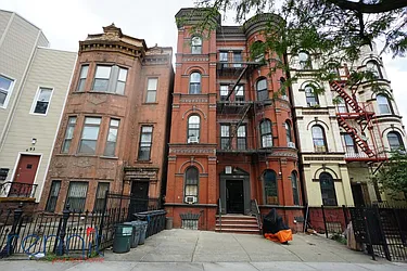 Rented by Rennit Inc.