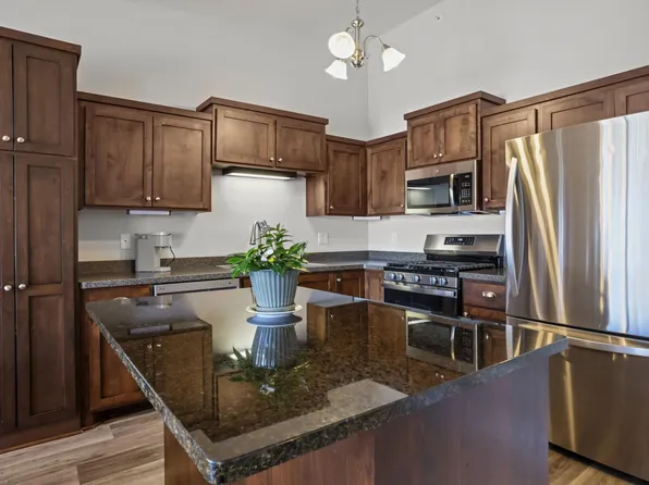 8585 Gateway Cir, Monticello, MN 55362