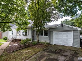 168 Coombs Dr, Paramus, NJ 07652