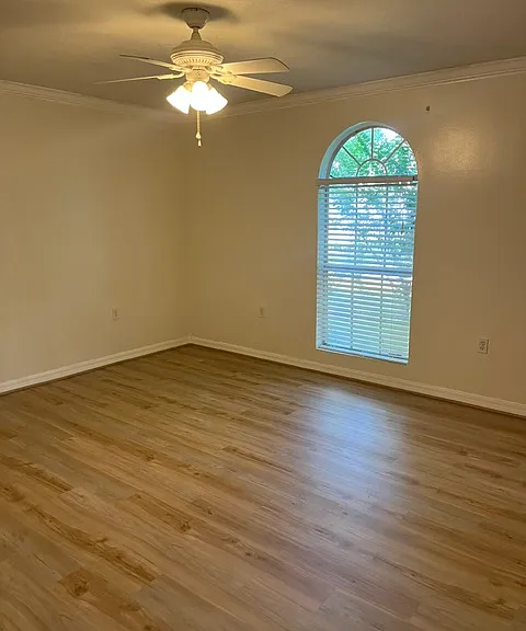 1610 Thornton Ave — Photo 13