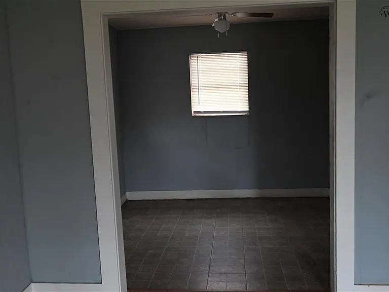 2406 Avenue D — Photo 13