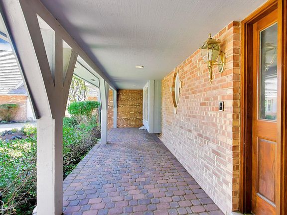2nd image of 1400 Kurtis Ln