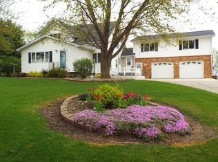 17425 398th St, Strawberry Point, IA 52076