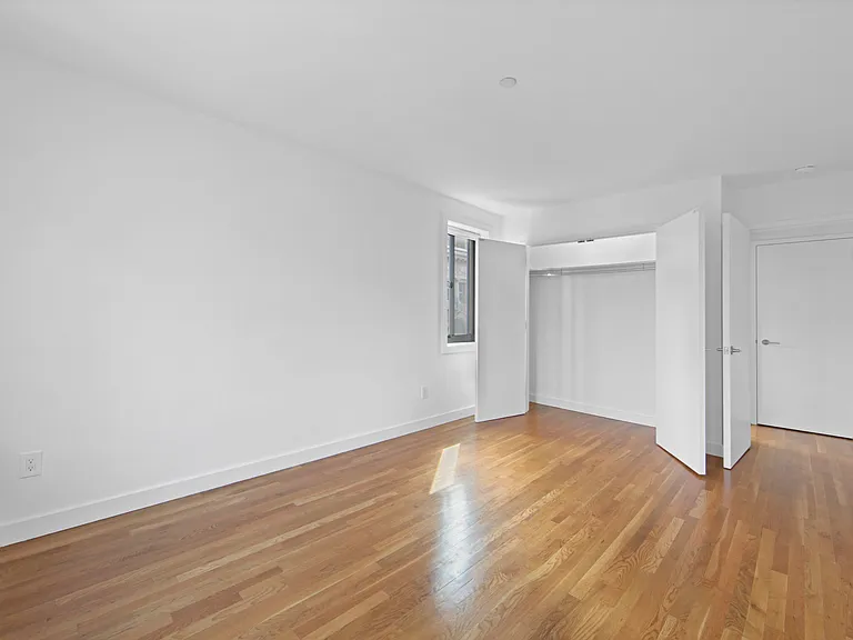 101 W 15th St #609 — Photo 8