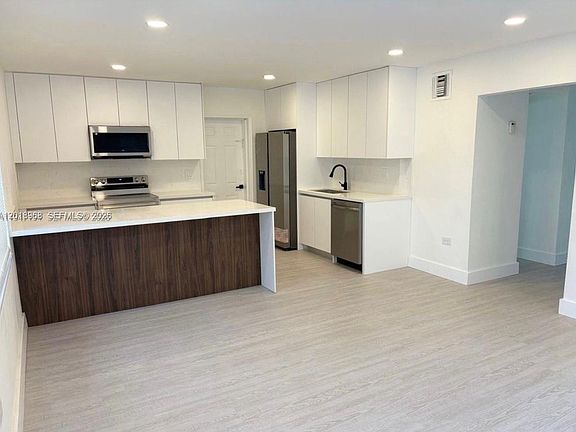 4th image of 6104 SW 33rd St