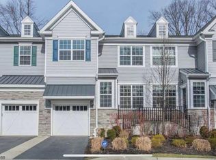 28 Masterson Ct, Waldwick, NJ 07463