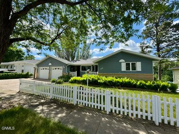 1029 W Avenue B, Bismarck, ND 58501