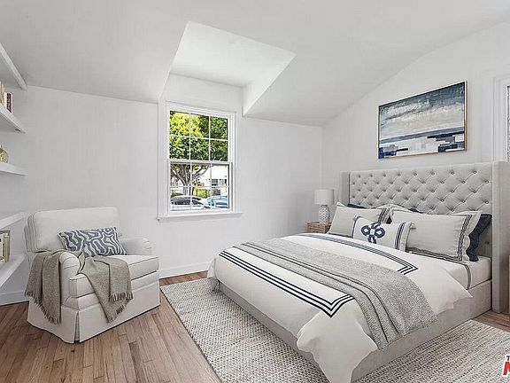 5th image of 1106 Marine St