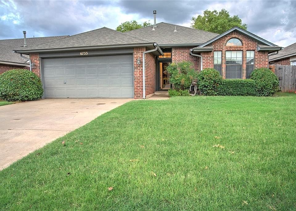 1st image of 6733 NW 124th Ter