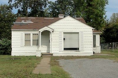1st image of 808 W Clipper St