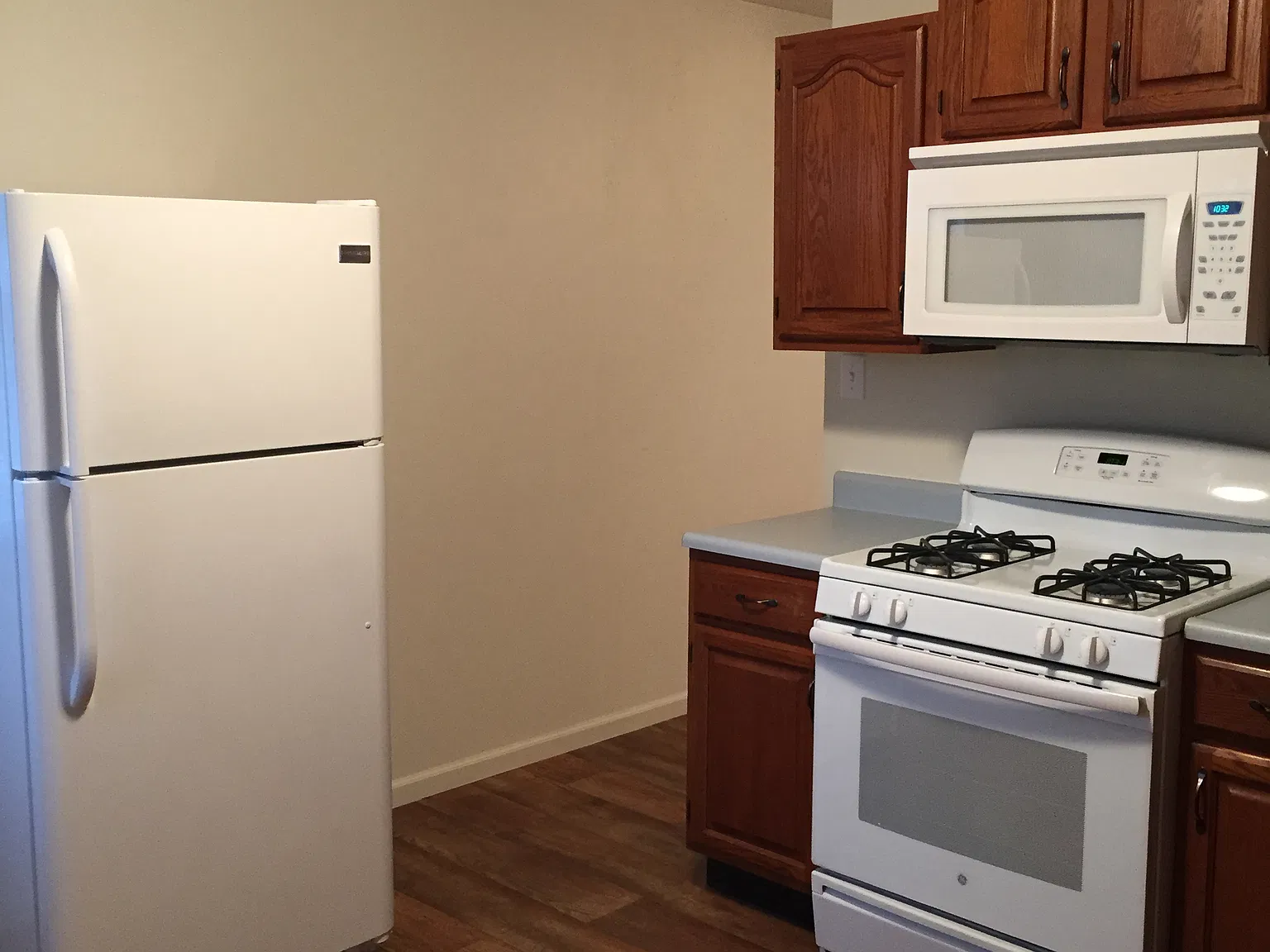 931 Henry Street — Photo 3