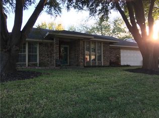 413 Meadowhill Dr, Benbrook, TX 76126