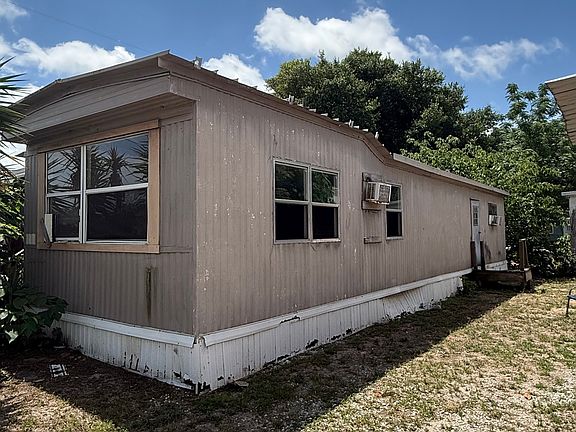 2nd image of 920 Boardwalk Ln #821