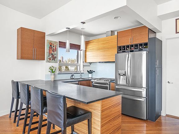 4th image of 11-24 31st Ave #3E