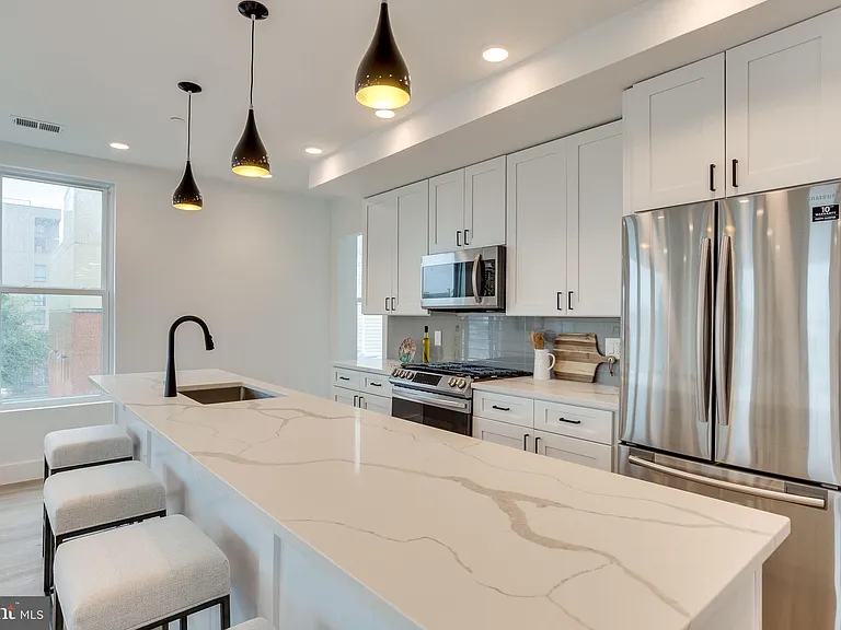 646 Newton Pl NW #303 — Photo 9