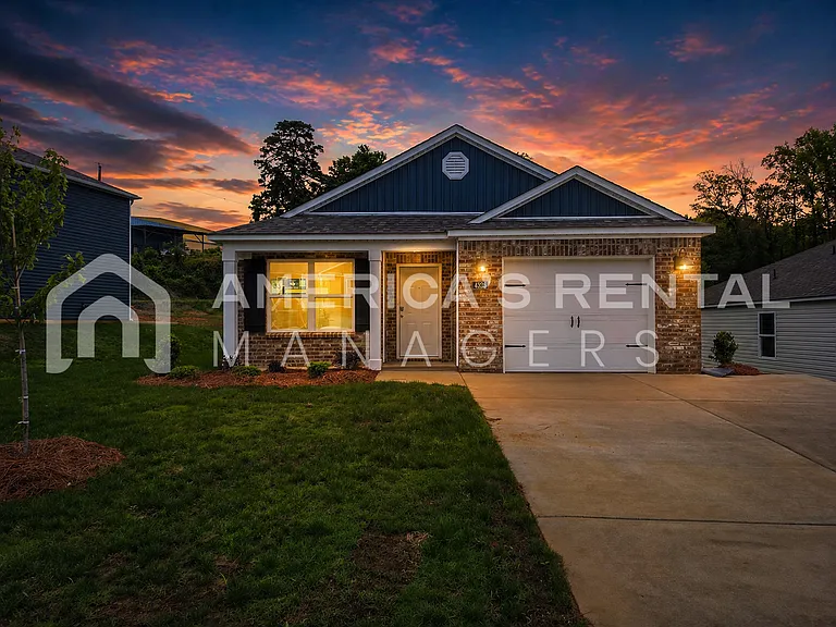 4325 Henry Rd — Photo 2