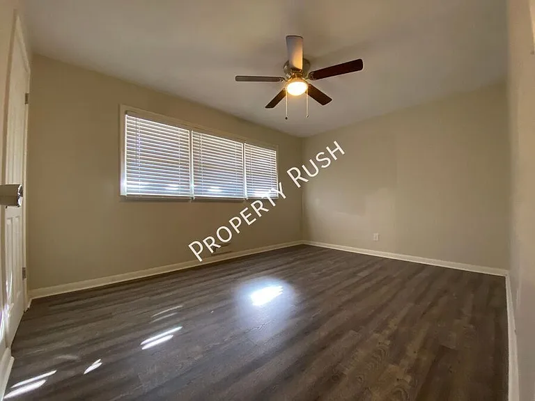 4726 Fairwood Ln — Photo 15