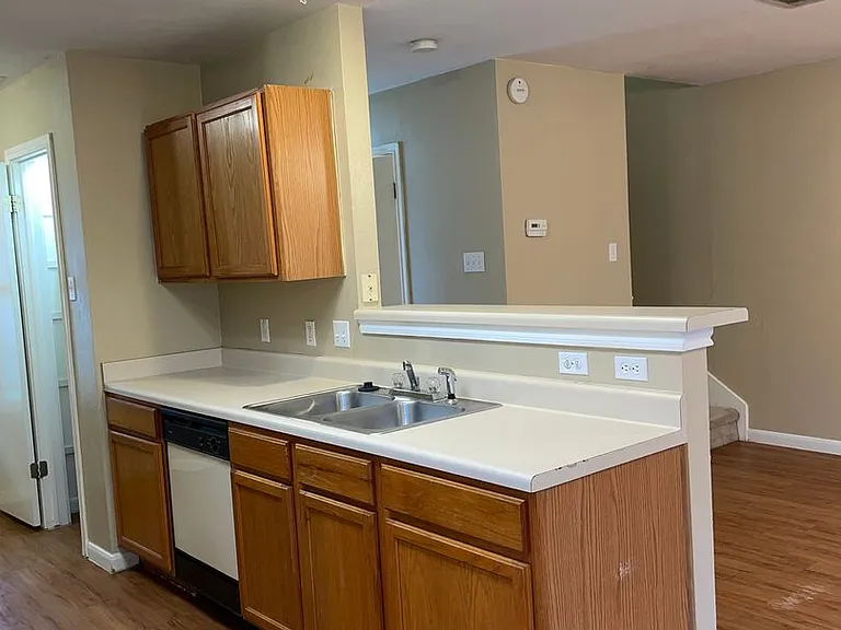2400 Riddle Rd #B — Photo 15