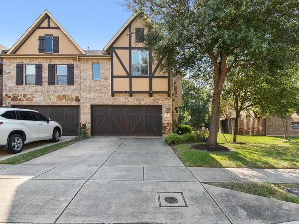 925 Brook Forest Ln, Euless, TX 76039