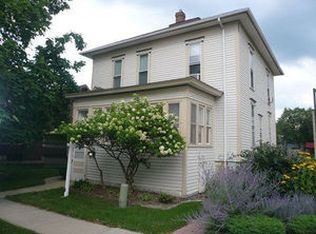 416 S Hough St, Barrington, IL
