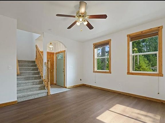 3rd image of 21 E Aspen Ct