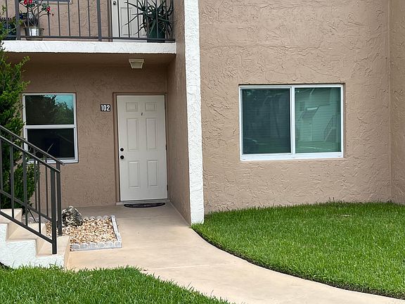 2nd image of 100 Lake Meryl Drive #102