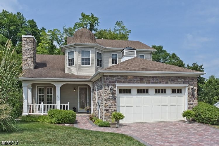 1st image of 21 Bluffs Ct #21