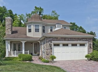 21 Bluffs Ct #21, Hamburg, NJ 07419