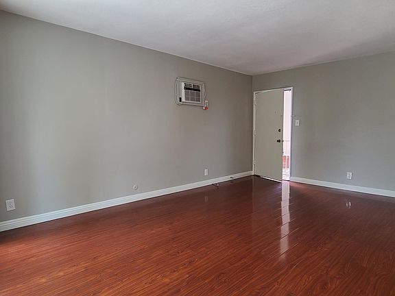 3rd image of 1541 College View Dr APT 1